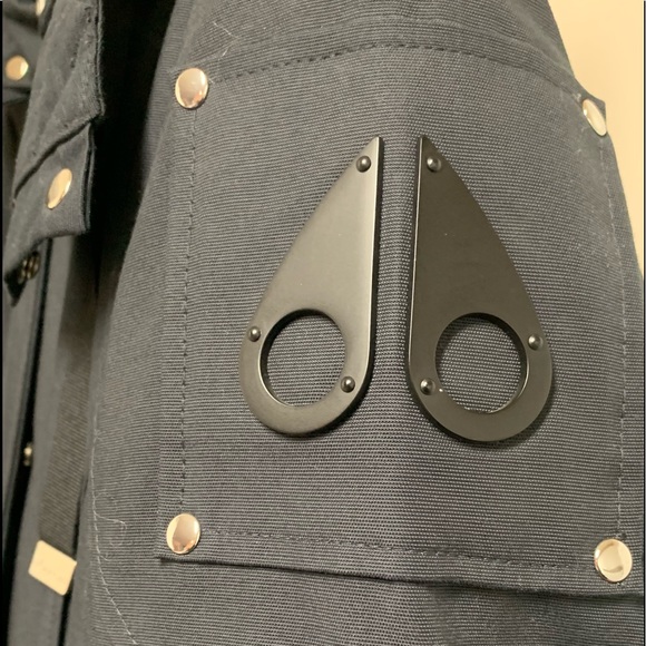 Ready for the cold weather with a Moose Knuckles new Stirling Parka - Picture 4 of 7